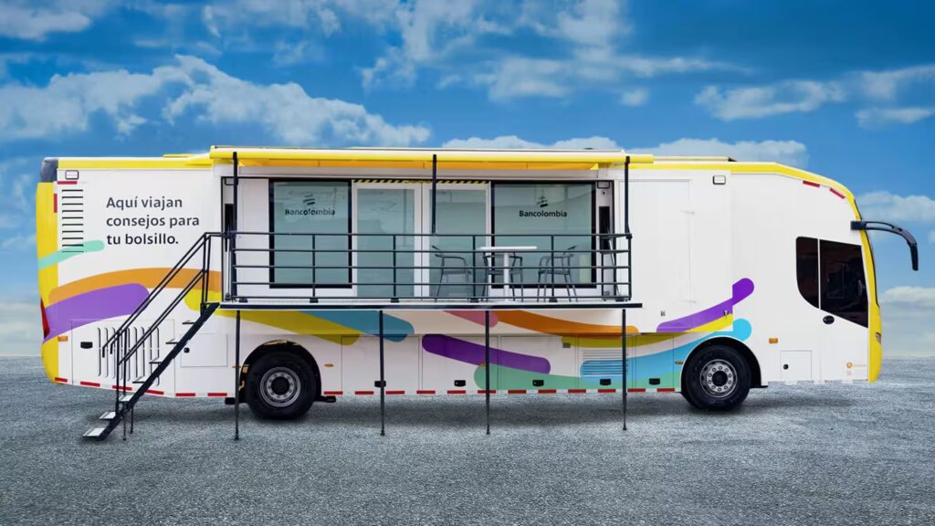 Unidades Móviles Financieras: descentralice su banca en Colombia 2 bus escuela bancolombia